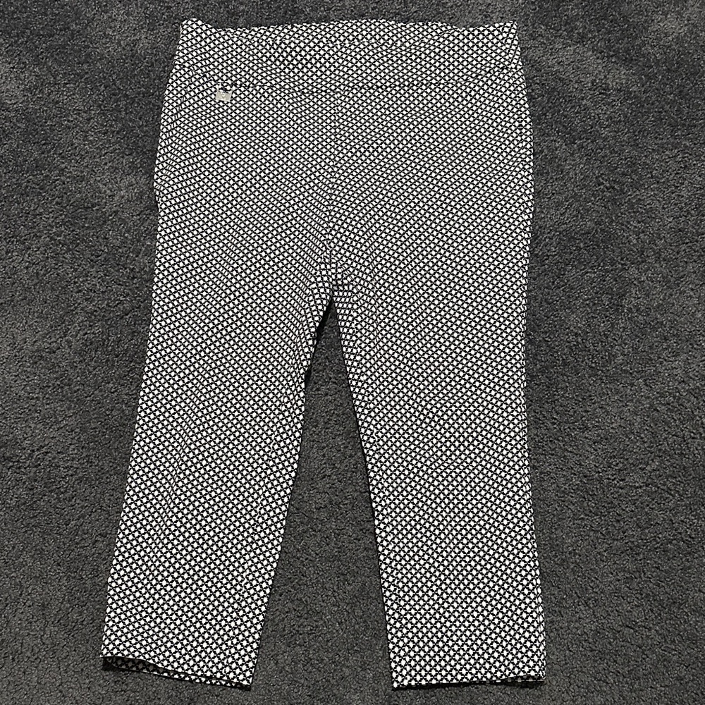 Stylish Black and White Womens capris.